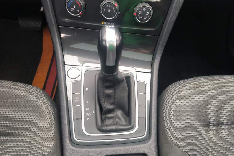 Used Volkswagen Golf 2020 Zhiai Edition 280TSI DSG Comfort Model Gear Lever