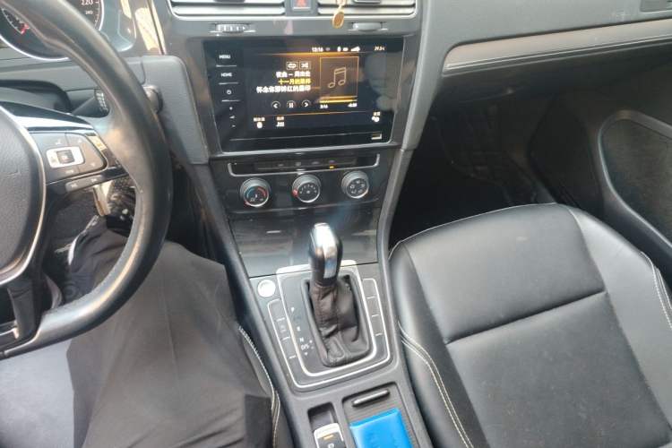 Used Volkswagen Golf 2020 Zhiai Edition 200TSI DSG Comfortable & Ambitious Version Gear Lever