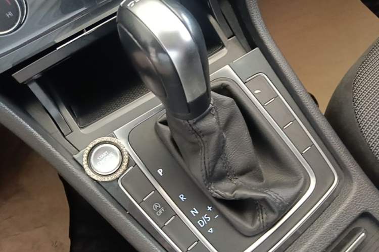 Used Volkswagen Golf 2020 Zhiai Edition 280TSI DSG Comfort Model Gear Lever