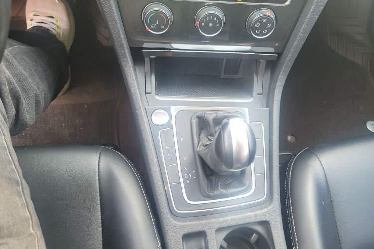 Used Volkswagen Golf 2020 Zhiai Edition 200TSI DSG Comfortable & Ambitious Version Gear Lever
