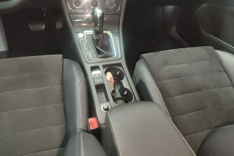 Used Volkswagen Golf 2020 Zhiai Edition 280TSI DSG Luxury Model Gear Lever