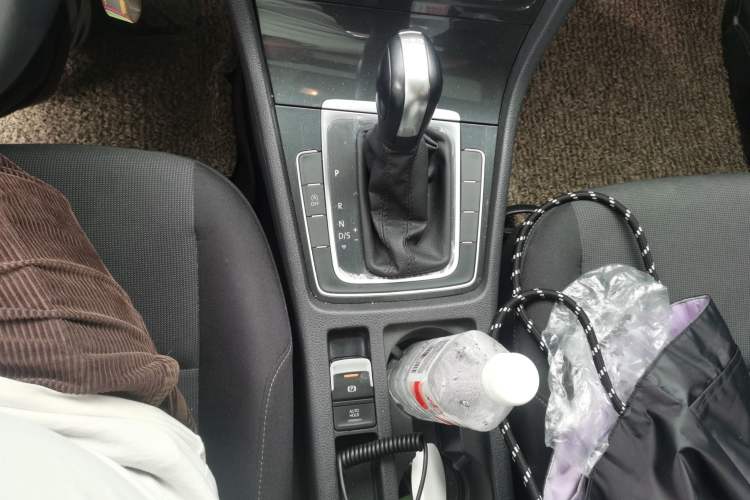 Used Volkswagen Golf 2020 200TSI DSG Comfortable and Ambitious Edition Gear Lever