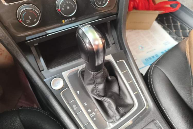 Used Volkswagen Golf 2020 Zhiai Edition 200TSI DSG Comfortable & Ambitious Version Gear Lever