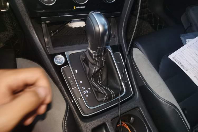 Used Volkswagen Golf 2020 Charming Edition 280TSI DSG R-Line Gear Lever