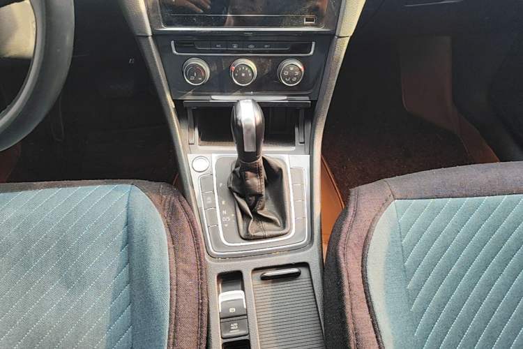 Used Volkswagen Golf 2020 Zhiai Edition 280TSI DSG Comfort Model Gear Lever