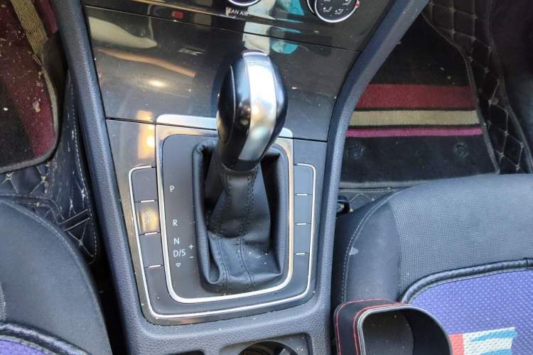 Used Volkswagen Golf 2020 200TSI DSG Comfortable and Ambitious Edition Gear Lever