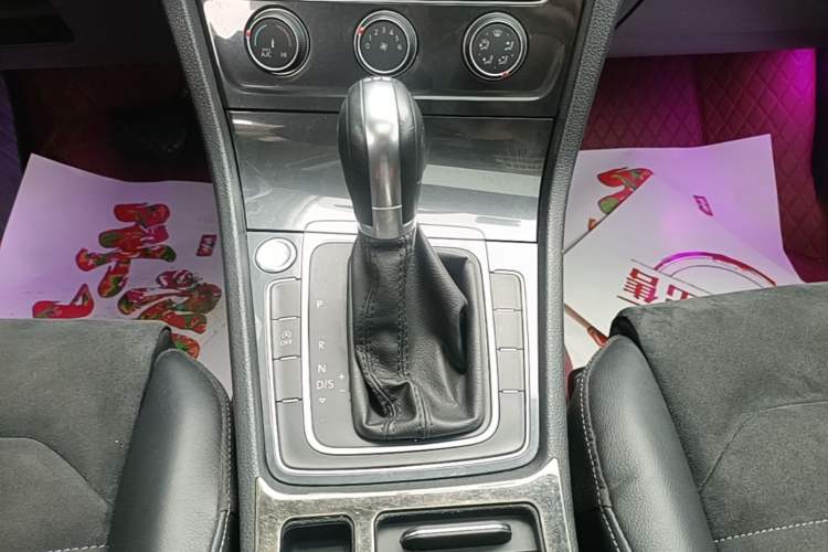 Used Volkswagen Golf 2020 280TSI DSG Luxury Edition Gear Lever