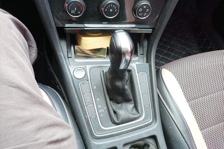 Used Volkswagen Golf 2020 Zhiai Edition 200TSI DSG Comfortable & Ambitious Version Gear Lever