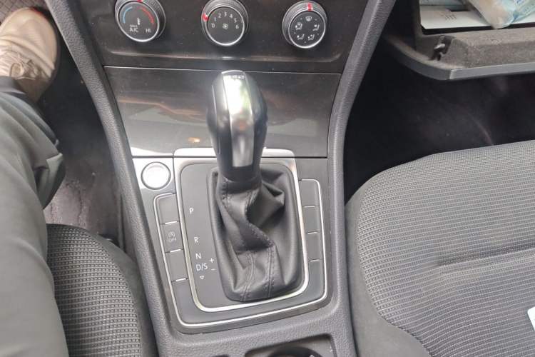 Used Volkswagen Golf 2020 Zhiai Edition 280TSI DSG Comfort Model Gear Lever