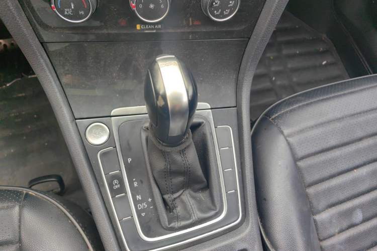 Used Volkswagen Golf 2020 Zhiai Edition 200TSI DSG Comfortable & Ambitious Version Gear Lever