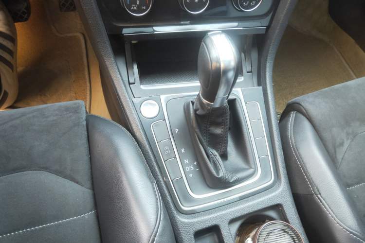 Used Volkswagen Golf 2020 Zhiai Edition 280TSI DSG Luxury Model Gear Lever