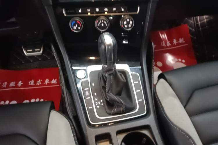 Used Volkswagen Golf 2020 Charming Edition 280TSI DSG R-Line Gear Lever