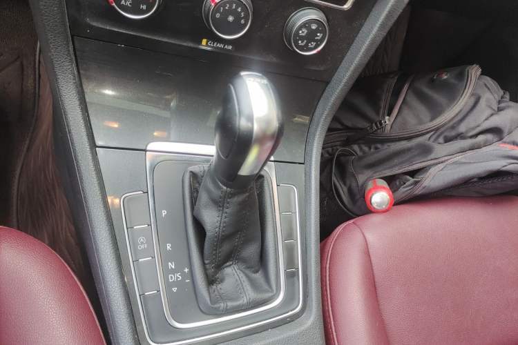 Used Volkswagen Golf 2020 200TSI DSG Comfortable and Ambitious Edition Gear Lever