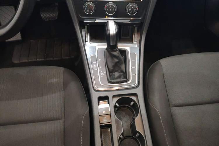 Used Volkswagen Golf 2020 200TSI DSG Comfortable and Ambitious Edition Gear Lever