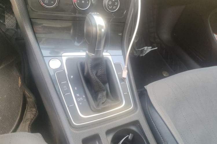 Used Volkswagen Golf 2020 280TSI DSG Luxury Edition Gear Lever