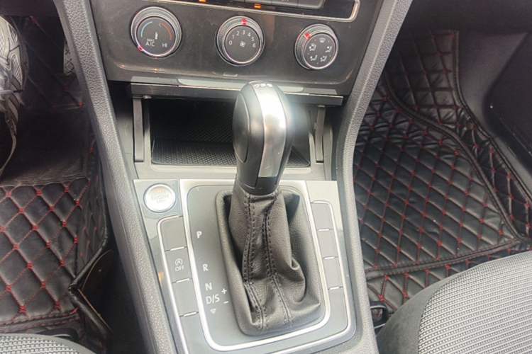 Used Volkswagen Golf 2020 Zhiai Edition 280TSI DSG Comfort Model Gear Lever