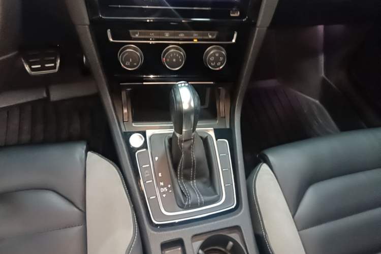 Used Volkswagen Golf 2020 Charming Edition 280TSI DSG R-Line Gear Lever
