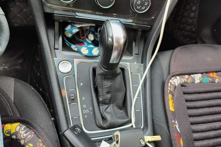 Used Volkswagen Golf 2020 Zhiai Edition 200TSI DSG Comfort Model Gear Lever