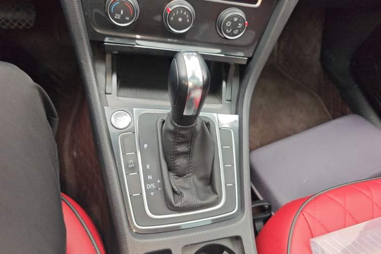 Used Volkswagen Golf 2020 Zhiai Edition 200TSI DSG Comfortable & Ambitious Version Gear Lever