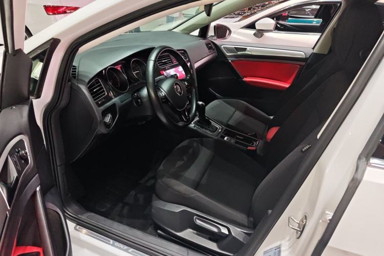 Used Volkswagen Golf 2020 Zhiai Edition 200TSI DSG Comfortable & Ambitious Version Interior 1