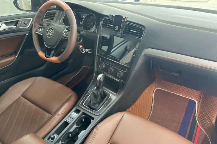 Used Volkswagen Golf 2020 200TSI DSG Comfortable and Ambitious Edition Interior 1