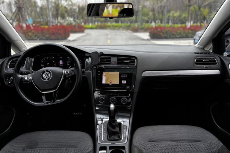 Used Volkswagen Golf 2020 280TSI DSG Comfort Version Interior 1