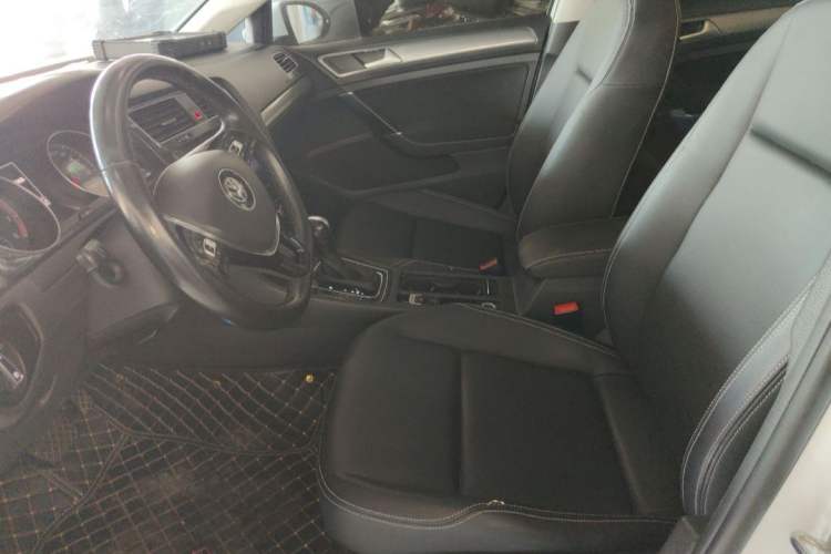 Used Volkswagen Golf 2020 200TSI DSG Comfortable and Ambitious Edition Interior 1