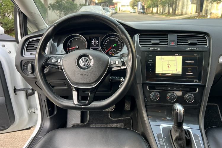 Used Volkswagen Golf 2020 280TSI DSG Comfort Version Interior 1