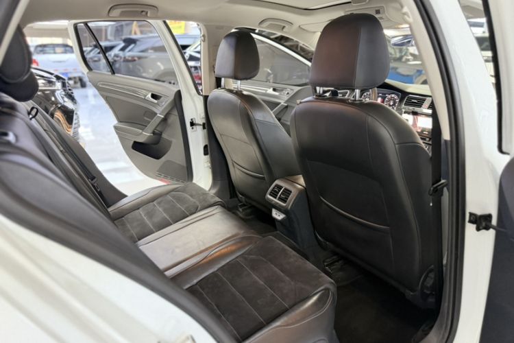 Used Volkswagen Golf 2020 280TSI DSG Luxury Edition Interior 1