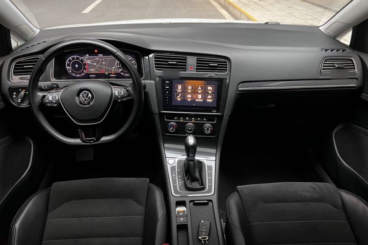 Used Volkswagen Golf 2020 280TSI DSG Luxury Edition Interior 1