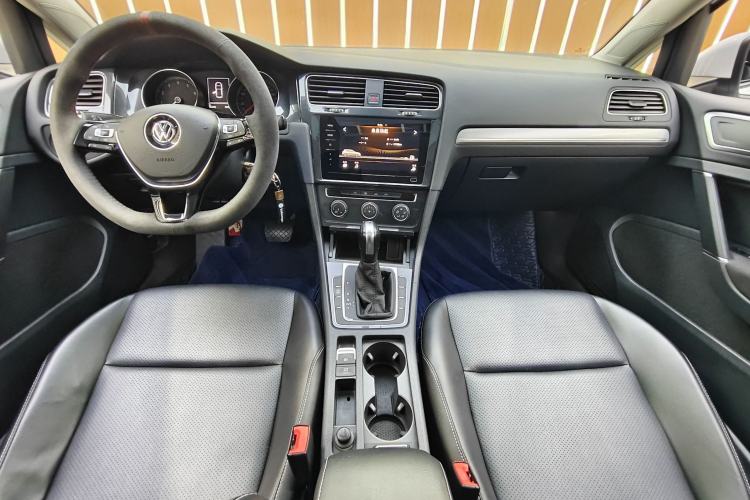Used Volkswagen Golf 2020 200TSI DSG Comfortable and Ambitious Edition Interior 1