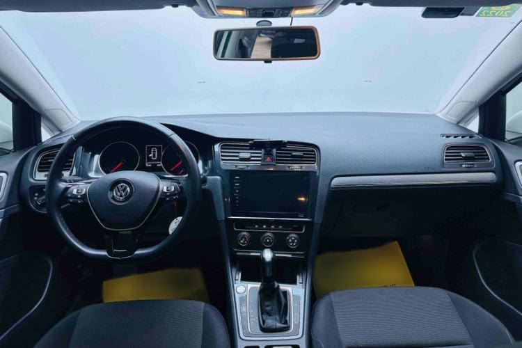 Used Volkswagen Golf 2020 Zhiai Edition 200TSI DSG Comfortable & Ambitious Version Interior 1