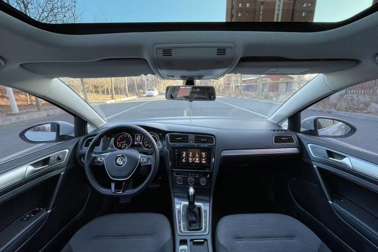 Used Volkswagen Golf 2020 280TSI DSG Comfort Version Interior 1