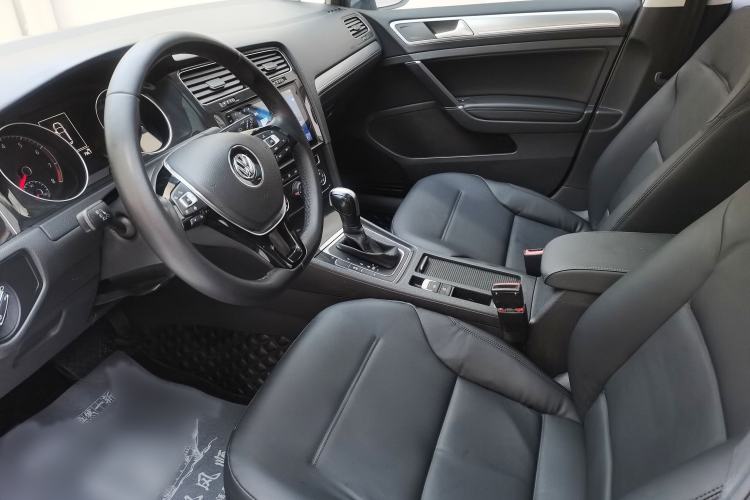 Used Volkswagen Golf 2020 280TSI DSG Comfort Version Interior 1