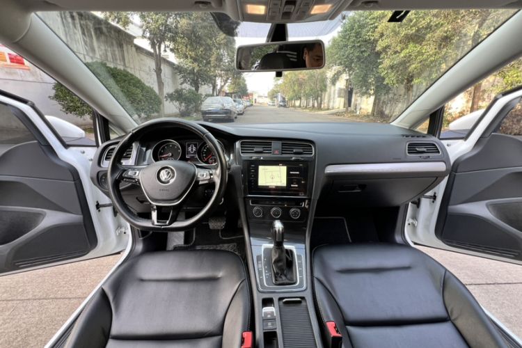 Used Volkswagen Golf 2020 280TSI DSG Comfort Version Interior 10