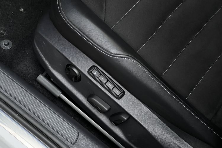 Used Volkswagen Golf 2020 280TSI DSG Luxury Edition Interior 10