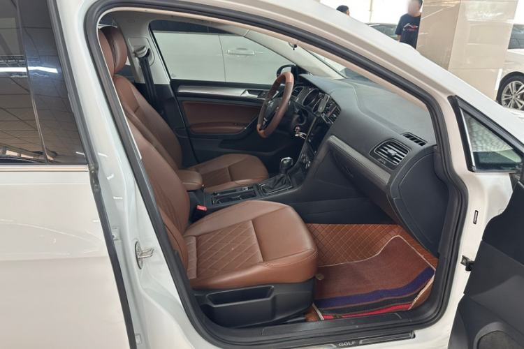 Used Volkswagen Golf 2020 200TSI DSG Comfortable and Ambitious Edition Interior 11