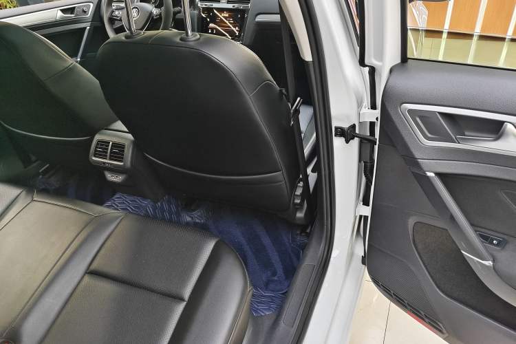 Used Volkswagen Golf 2020 200TSI DSG Comfortable and Ambitious Edition Interior 11