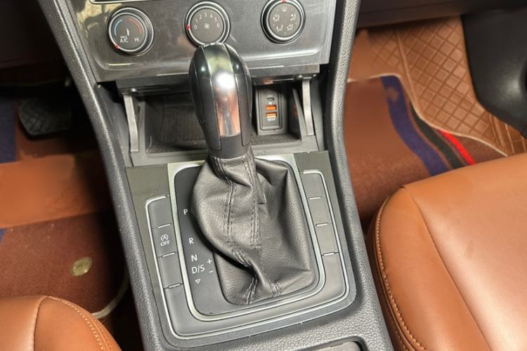 Used Volkswagen Golf 2020 200TSI DSG Comfortable and Ambitious Edition Interior 13