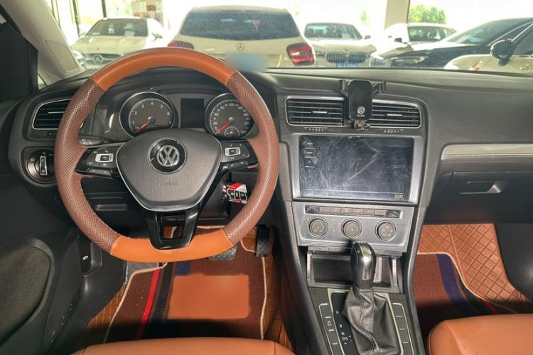 Used Volkswagen Golf 2020 200TSI DSG Comfortable and Ambitious Edition Interior 14