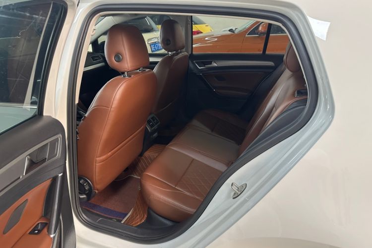 Used Volkswagen Golf 2020 200TSI DSG Comfortable and Ambitious Edition Interior 2