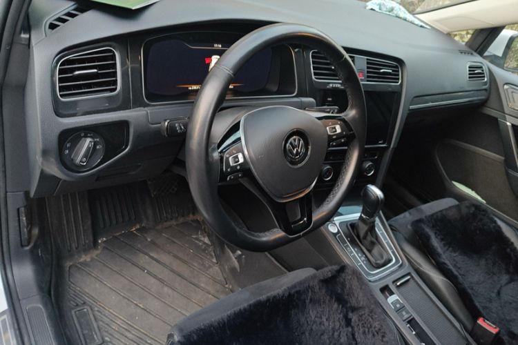 Used Volkswagen Golf 2020 Zhiai Edition 280TSI DSG Luxury Model Interior 2