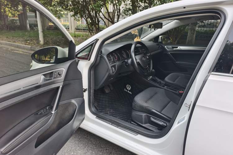 Used Volkswagen Golf 2020 280TSI DSG Comfort Version Interior 2