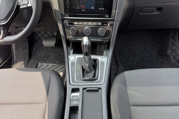 Used Volkswagen Golf 2020 Zhiai Edition 200TSI DSG Comfort Model Interior 2