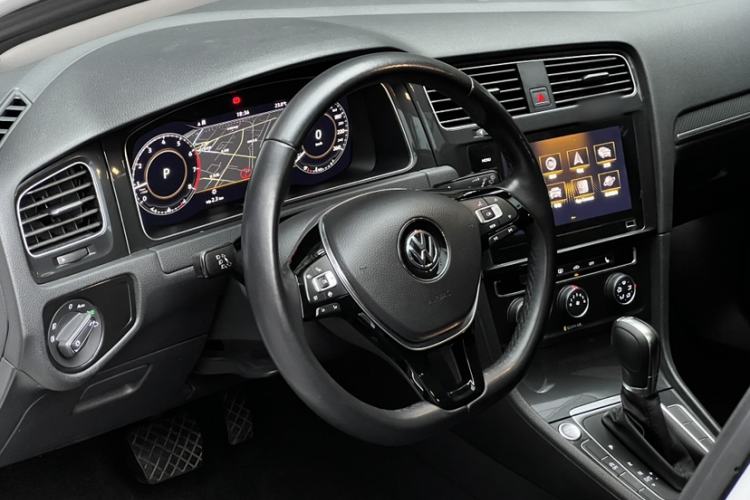 Used Volkswagen Golf 2020 280TSI DSG Luxury Edition Interior 2