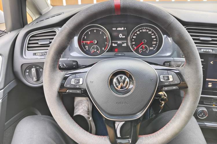 Used Volkswagen Golf 2020 200TSI DSG Comfortable and Ambitious Edition Interior 2