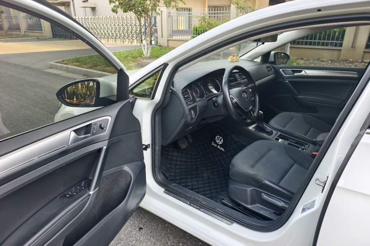 Used Volkswagen Golf 2020 280TSI DSG Comfort Version Interior 2