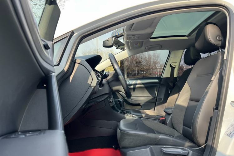 Used Volkswagen Golf 2020 280TSI DSG Comfort Version Interior 3