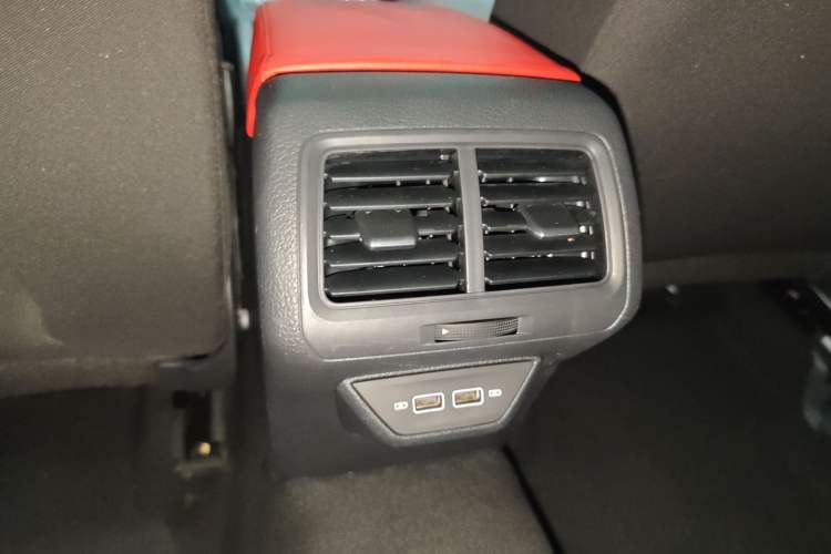 Used Volkswagen Golf 2020 Zhiai Edition 200TSI DSG Comfortable & Ambitious Version Interior 3