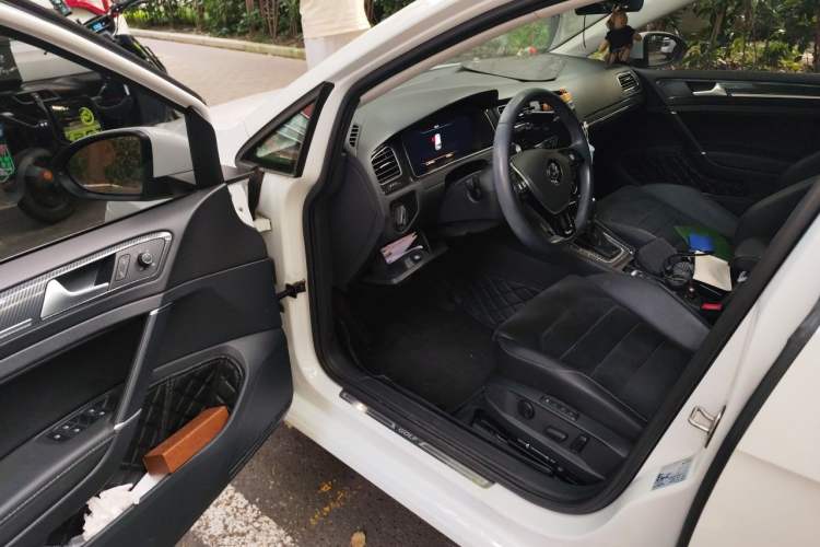 Used Volkswagen Golf 2020 Zhiai Edition 280TSI DSG Luxury Model Interior 3
